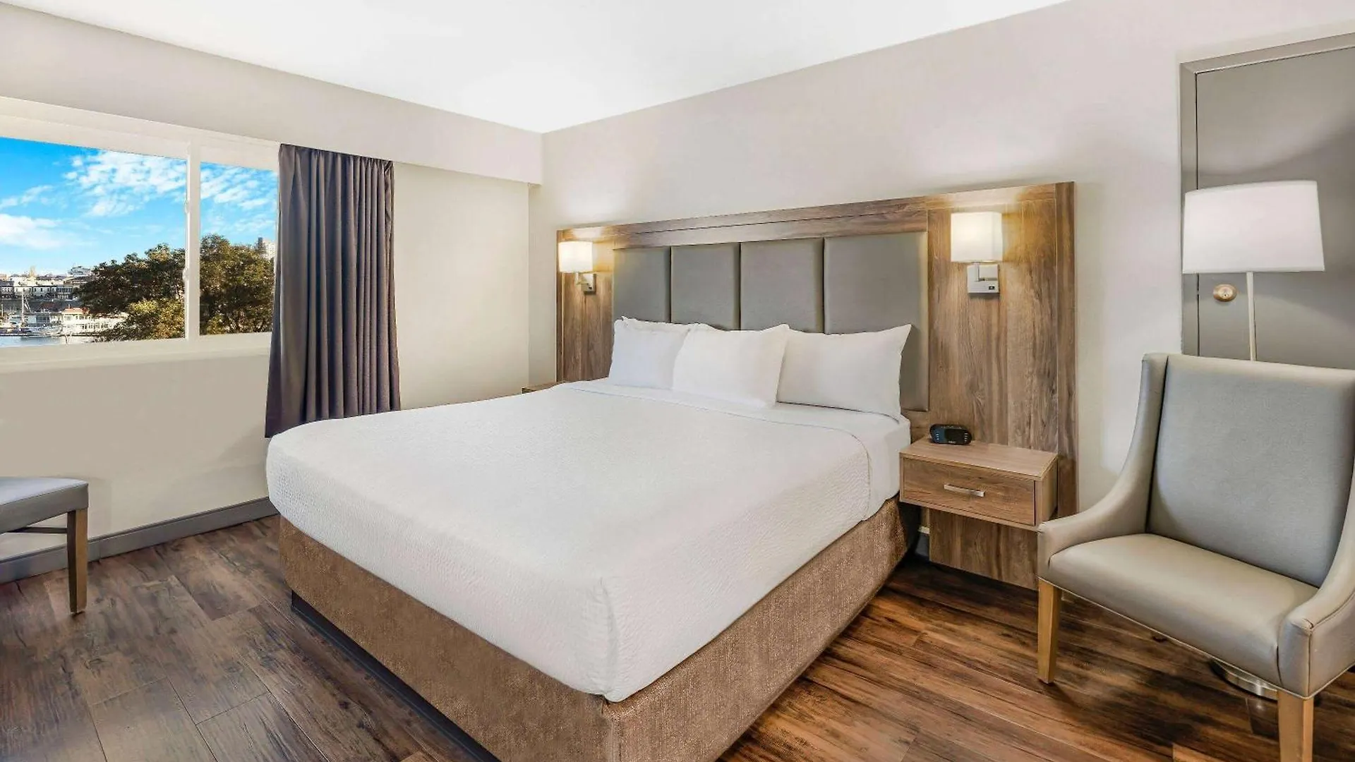 Days Inn By Wyndham Victoria On The Harbour Hotel