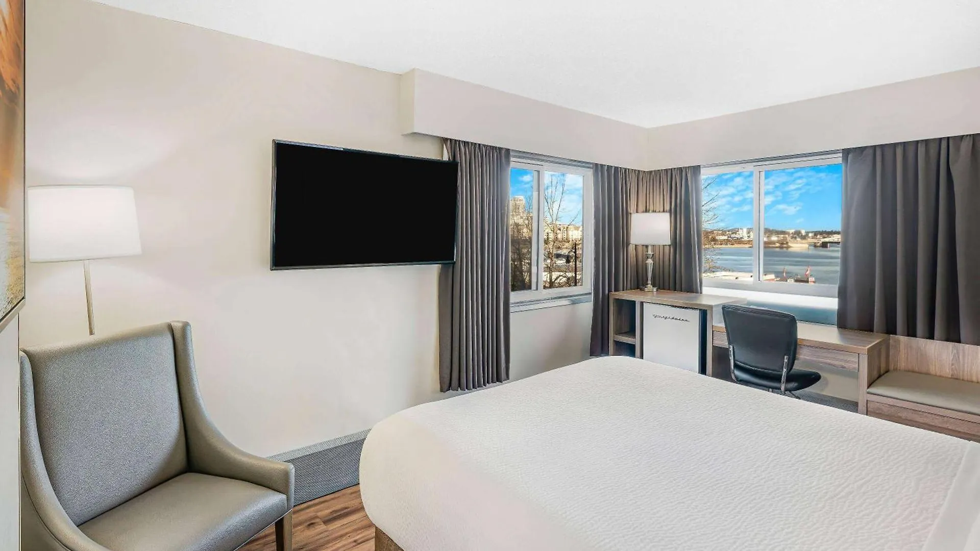 Days Inn By Wyndham Victoria On The Harbour Hotel