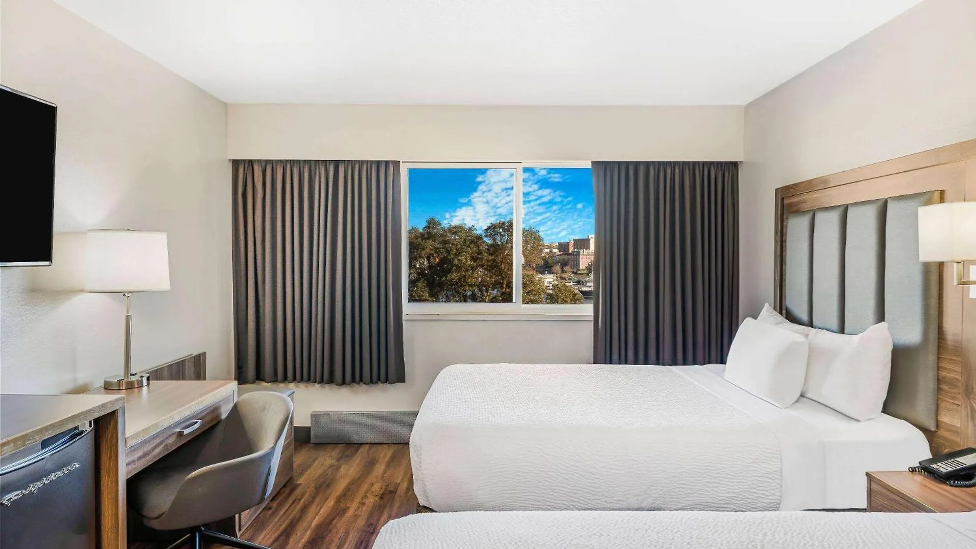 Hotel Days Inn By Wyndham Victoria On The Harbour