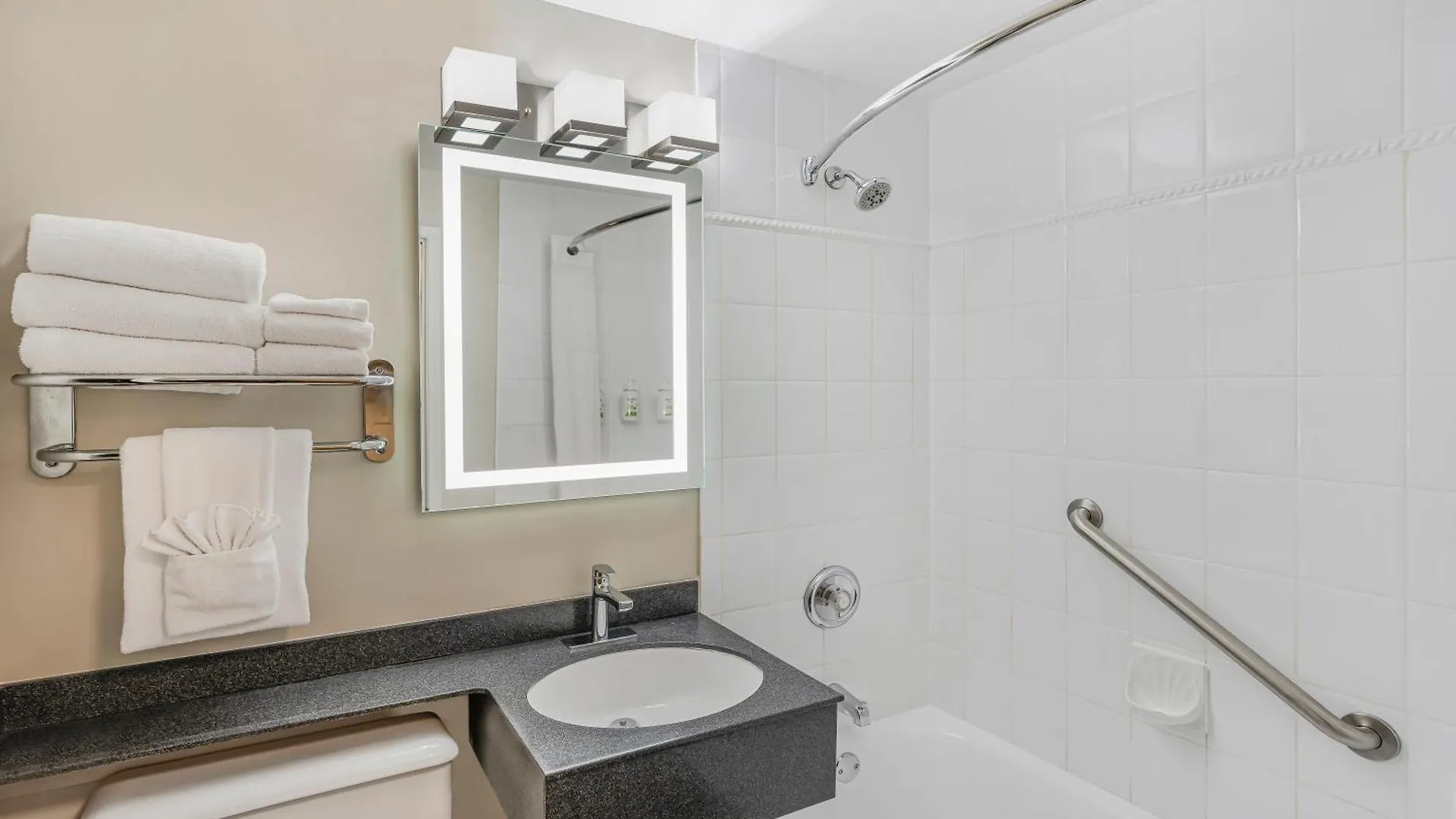 Days Inn By Wyndham Victoria On The Harbour 3*,