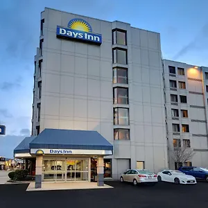 Days By Wyndham Near The Falls Canada